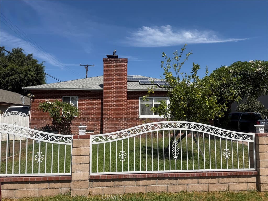 1044 Gothic Way