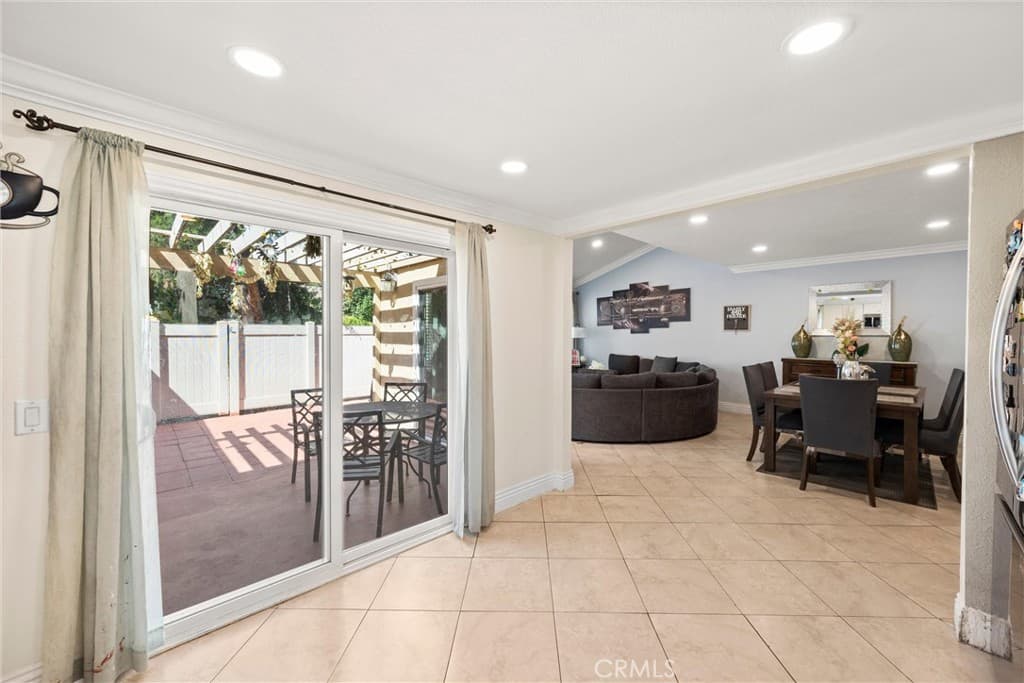 1183 Mountain Gate