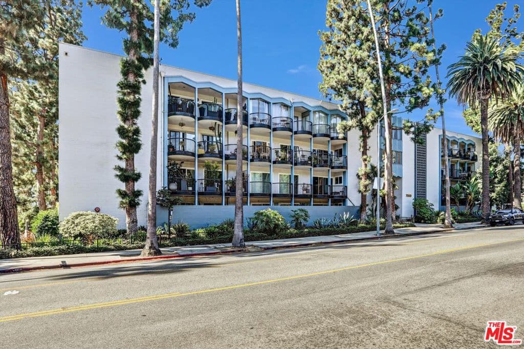 7560 Hollywood Boulevard 303