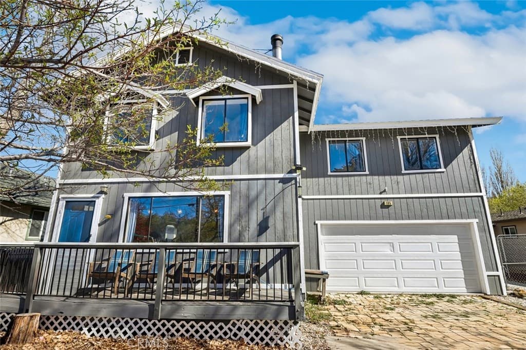 105 E Meadow Lane