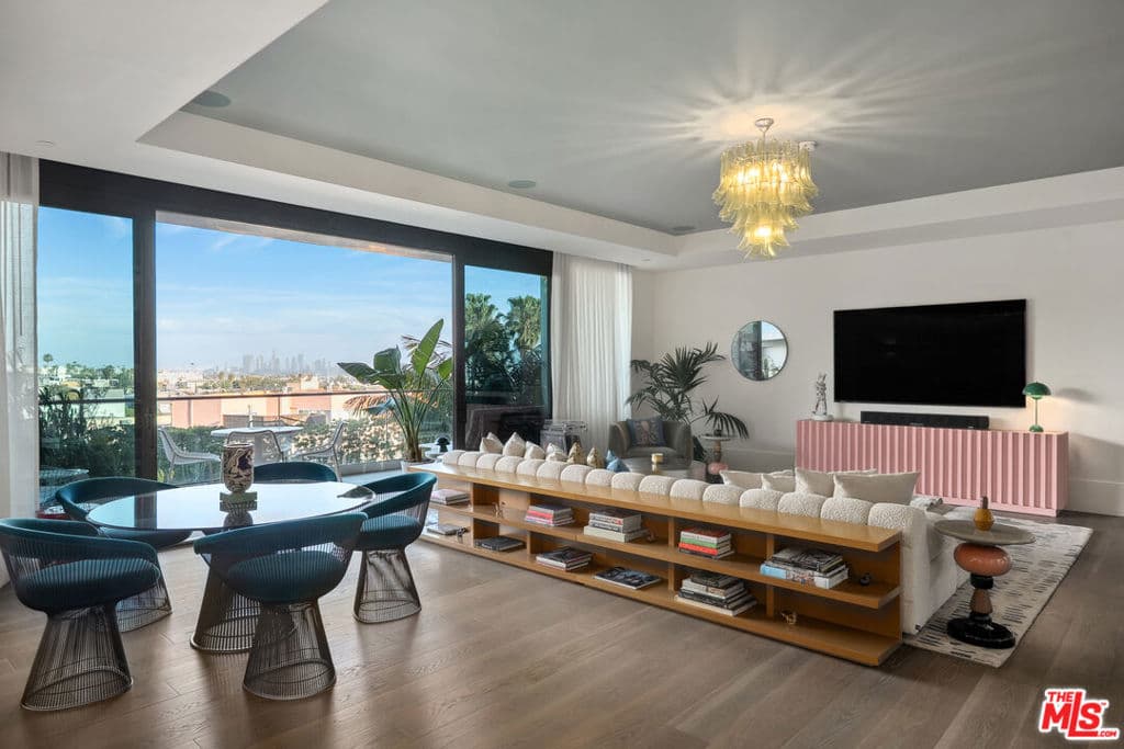 8420 W Sunset Boulevard 504