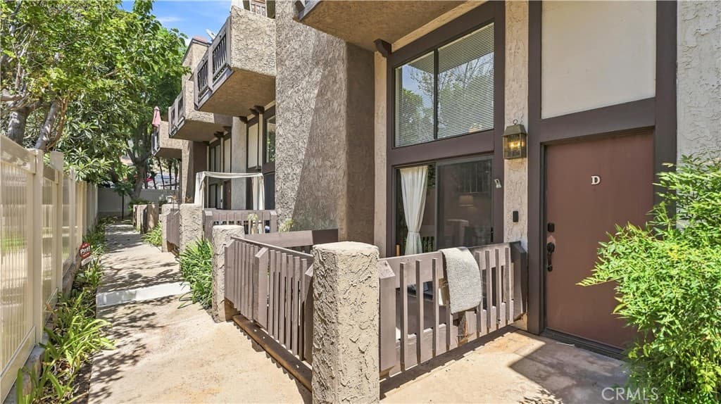 1909 Huntington Drive D