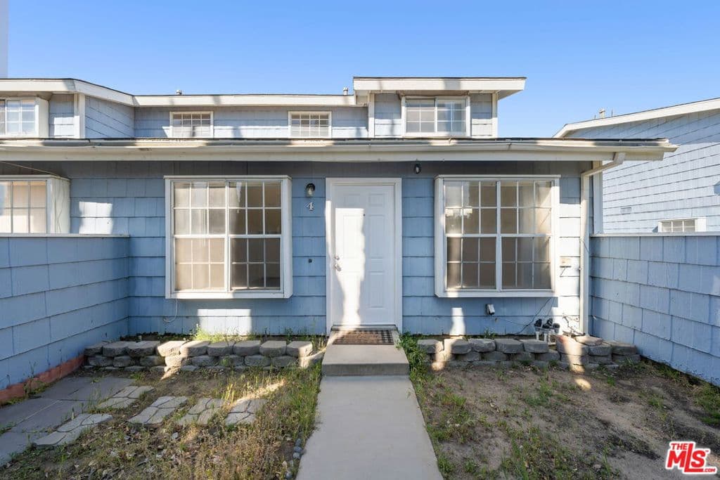 5033 W Avenue L10 4