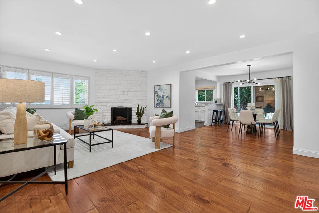 4563 Finley Avenue 3