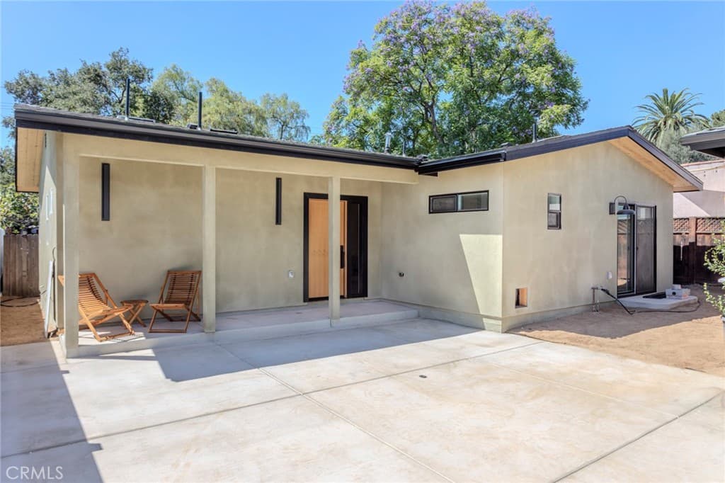 1701 N Oxford