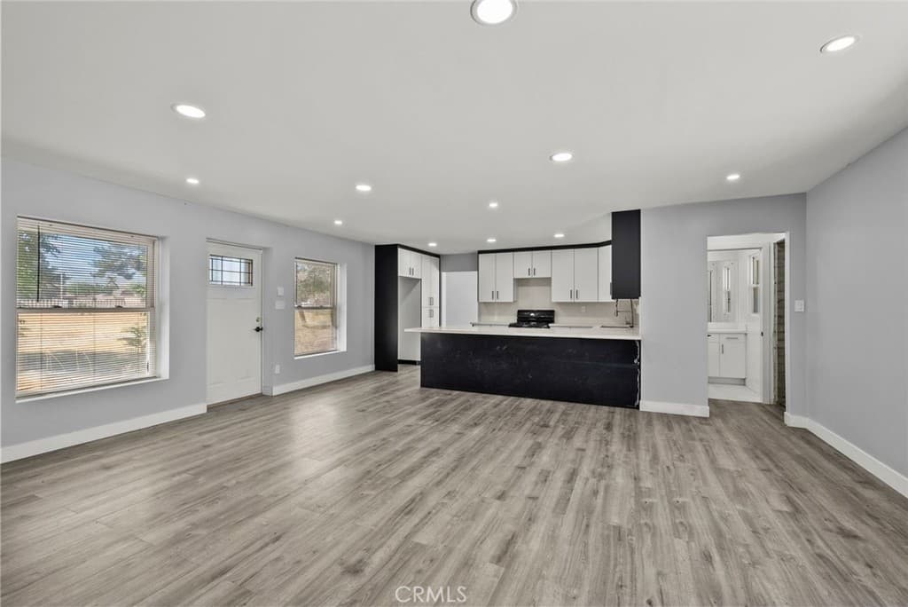 2321 W Avenue M4