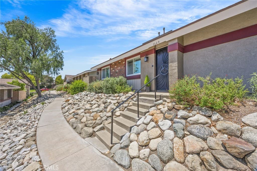 1649 Carmel W
