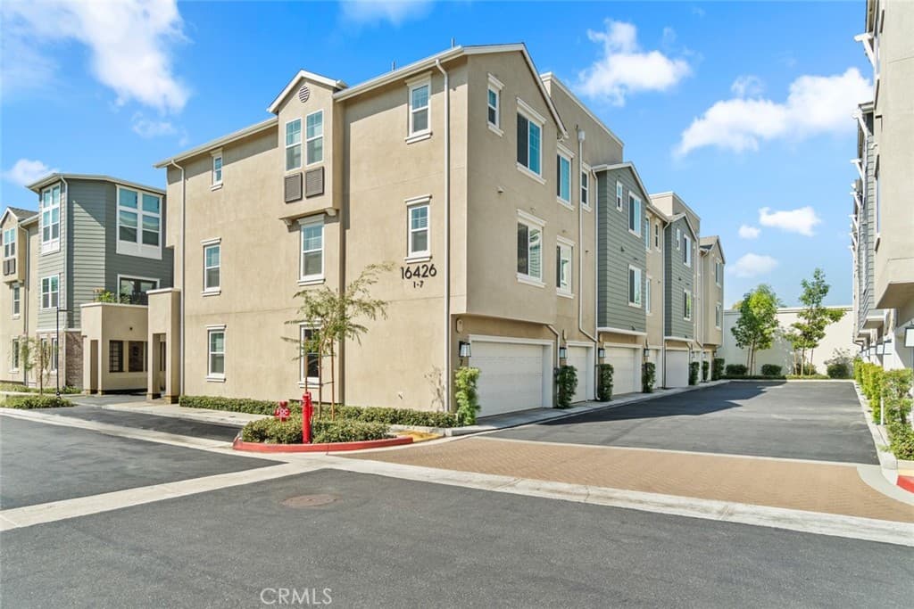16426 Whittier 3