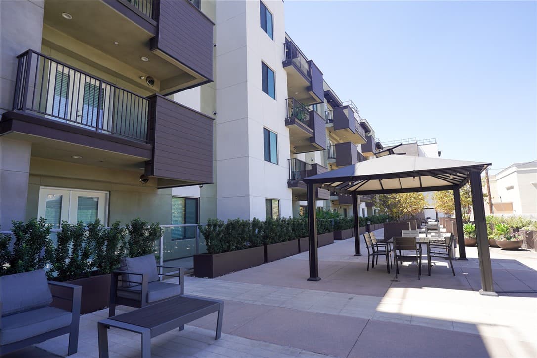 419 N Chandler Avenue 303