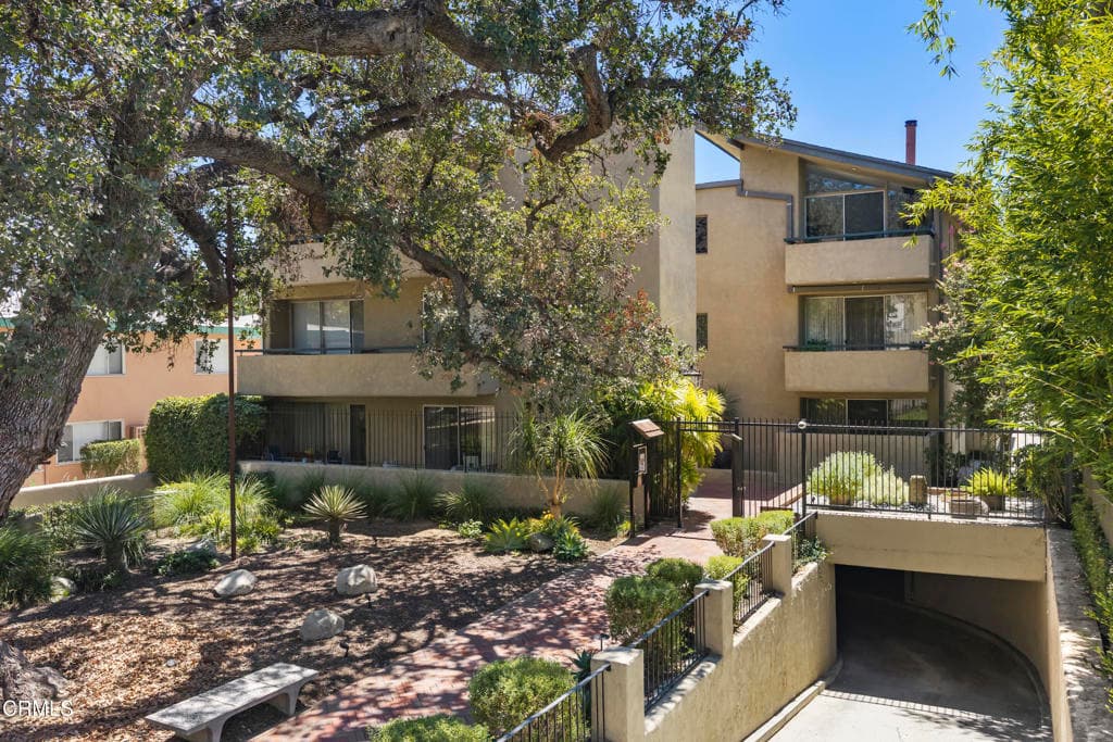 960 San Pasqual 205