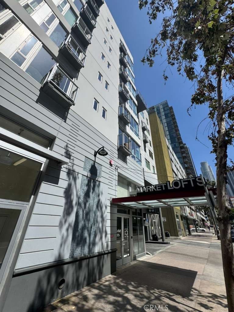 645 W 9th 425