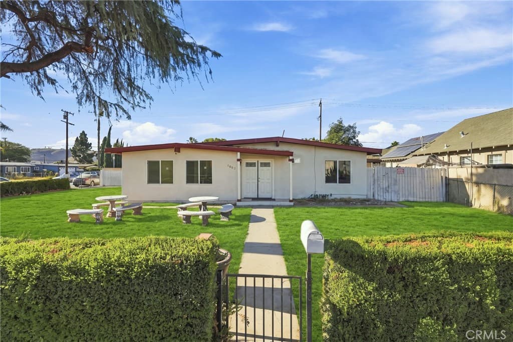 2065 W Orange Grove