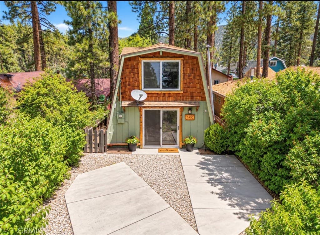 327 W Country Club