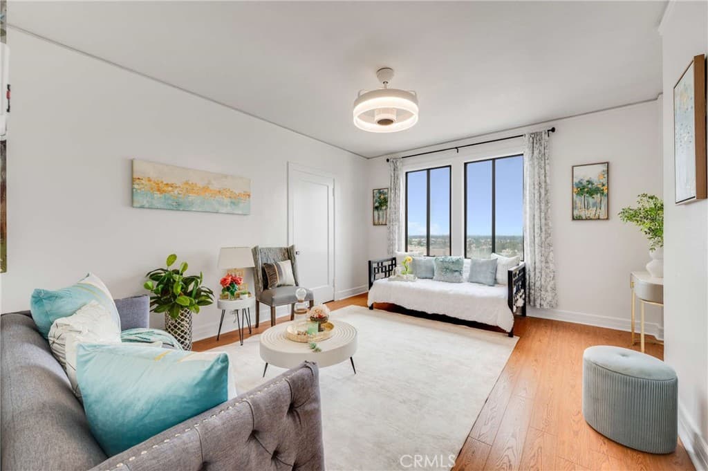 315 W 3rd 1011