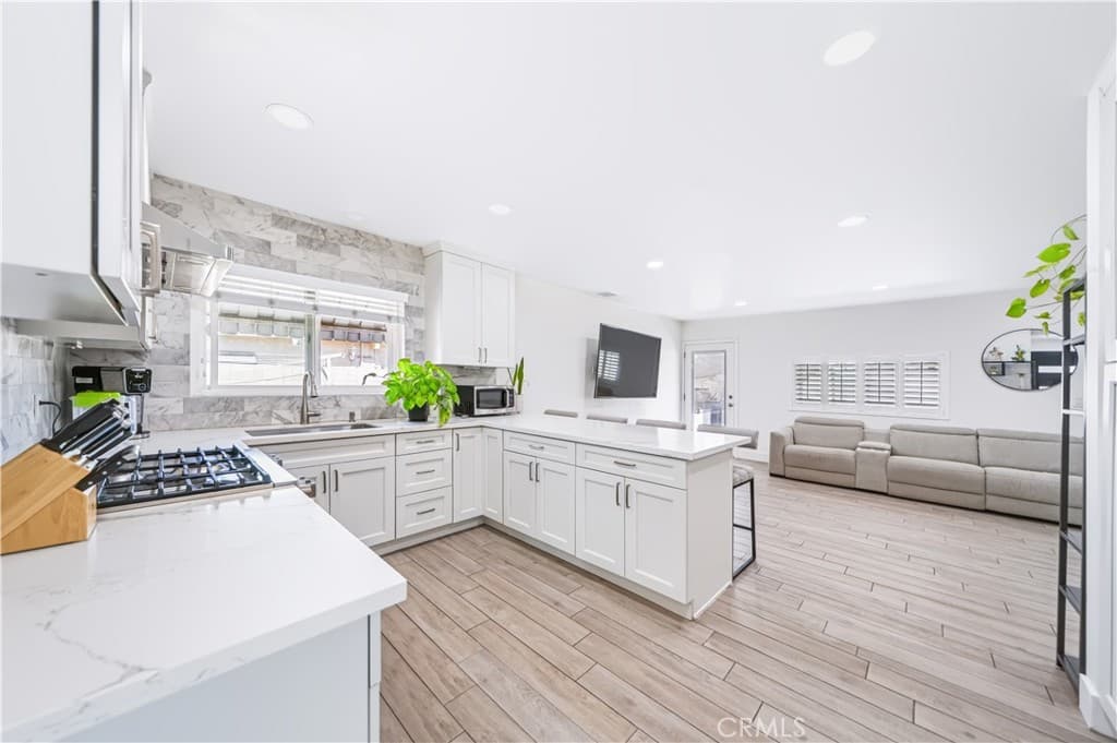 533 E Covina
