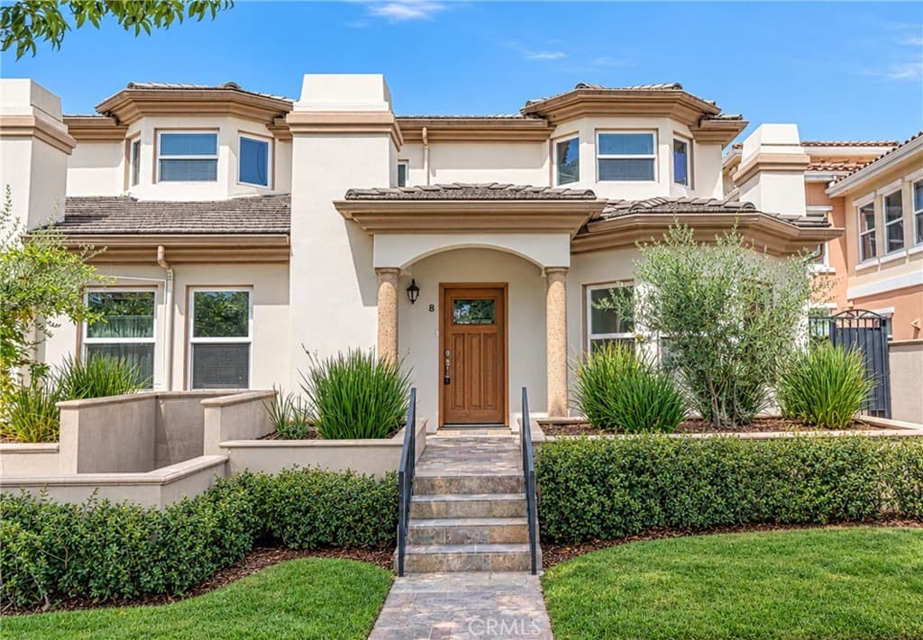 1088 S Marengo 8
