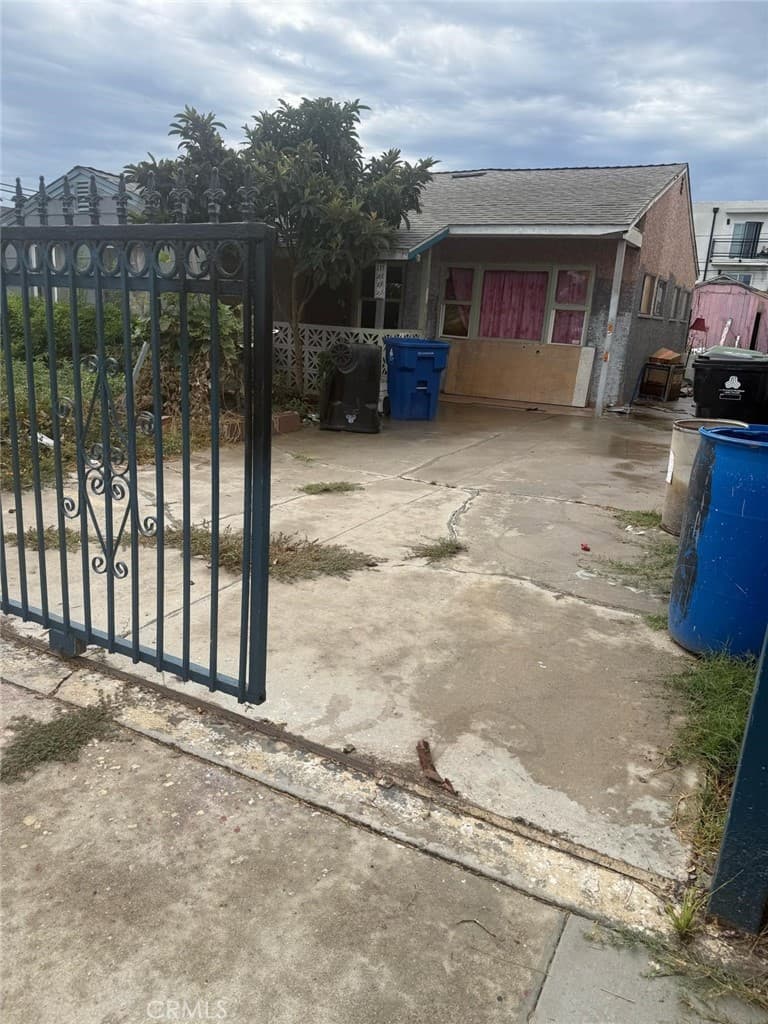 1606 W 206th