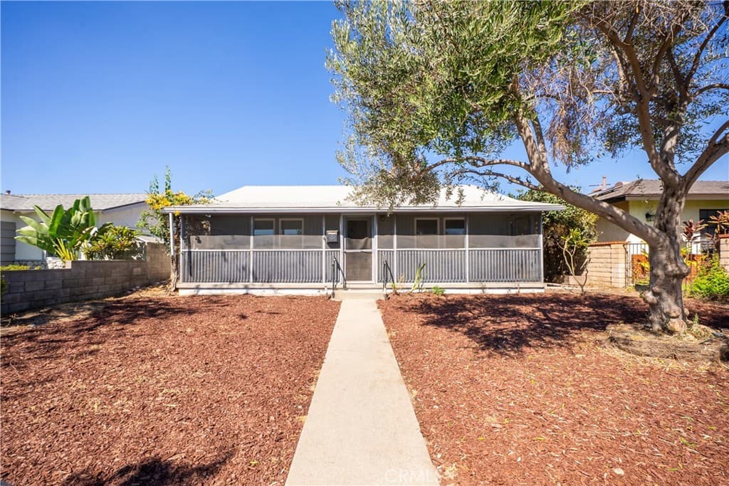 939 N Orange