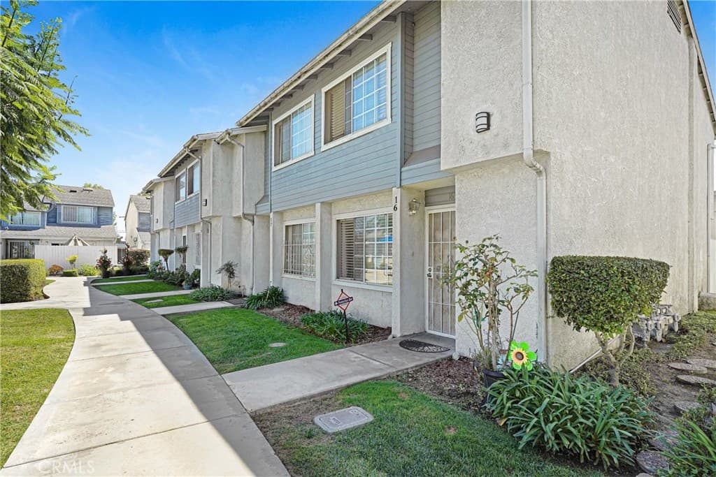 810 W Compton 16