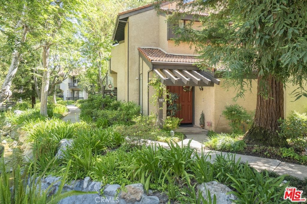 21901 Burbank 197