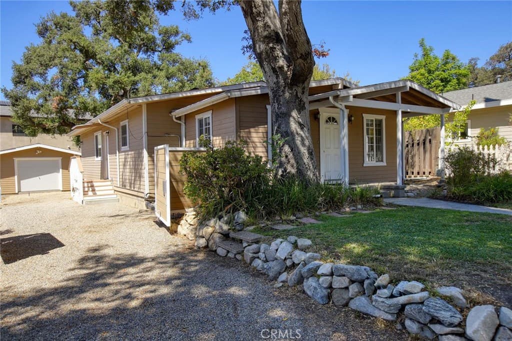 9819 Haines Canyon