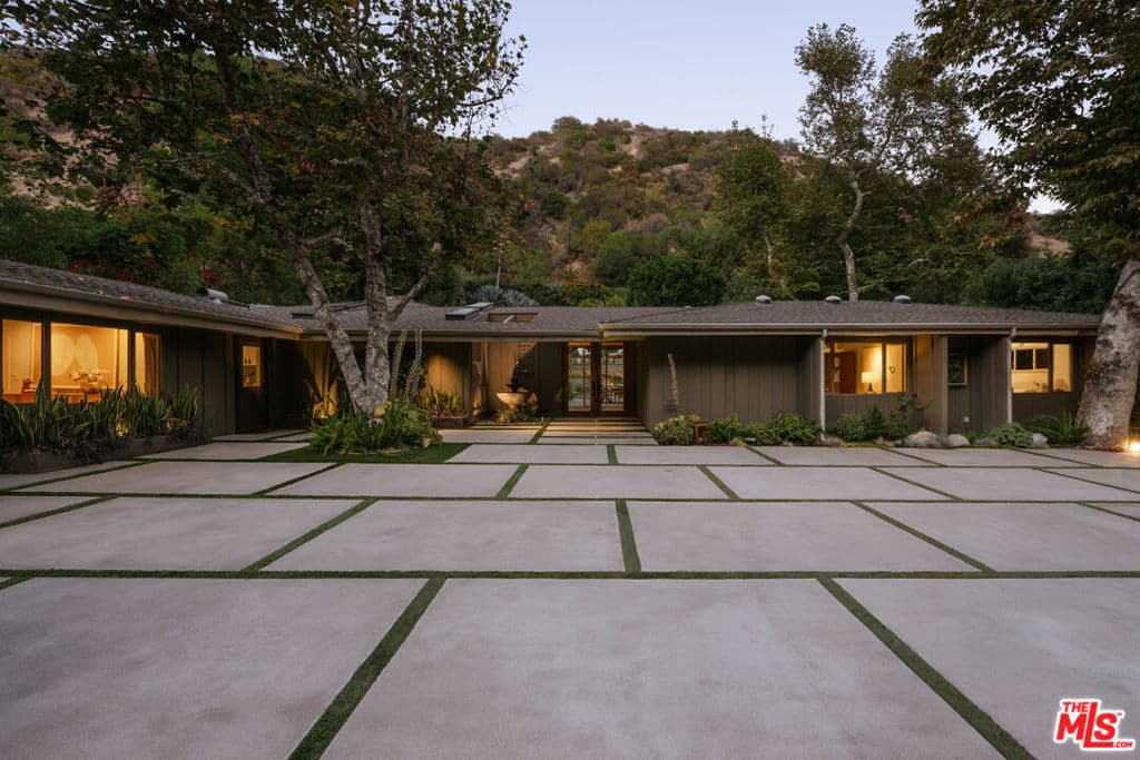 2618 Mandeville Canyon Road