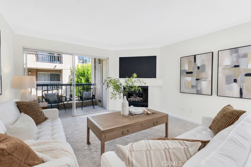 5535 Canoga Avenue 215
