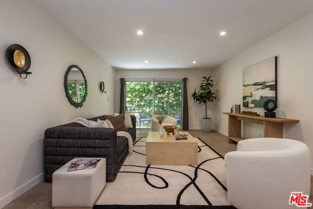1045 N Kings Road 107