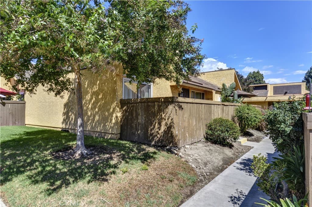435 W 9th E1