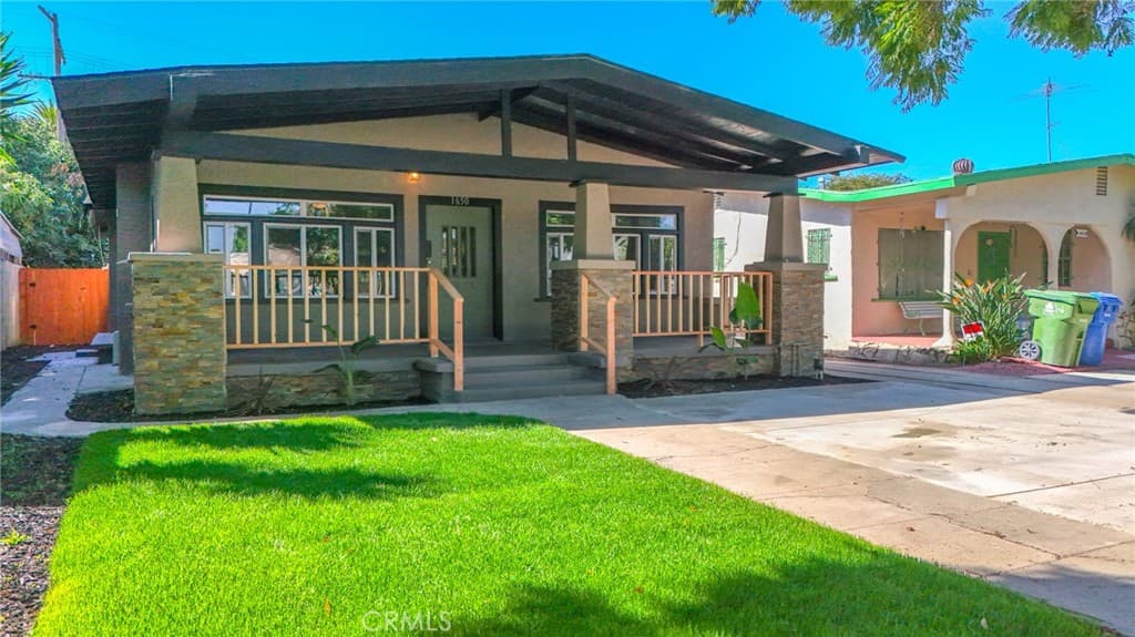 1650 W 38th Place