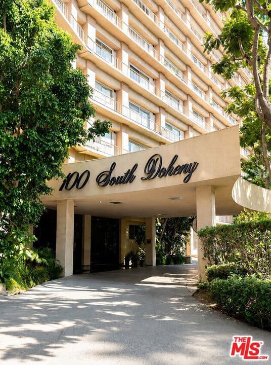 100 S Doheny Drive 519