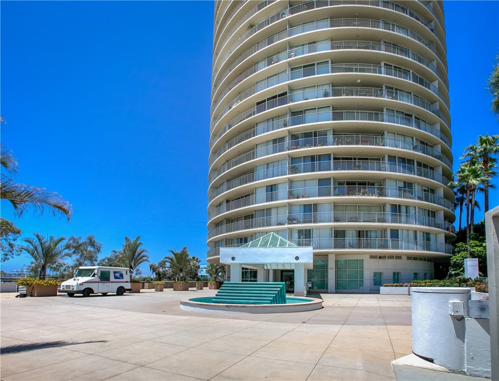 700 E Ocean Boulevard 2703
