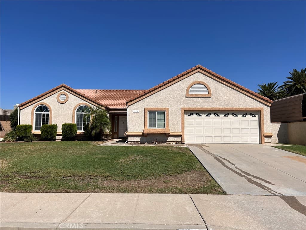 1210 W Cimarron
