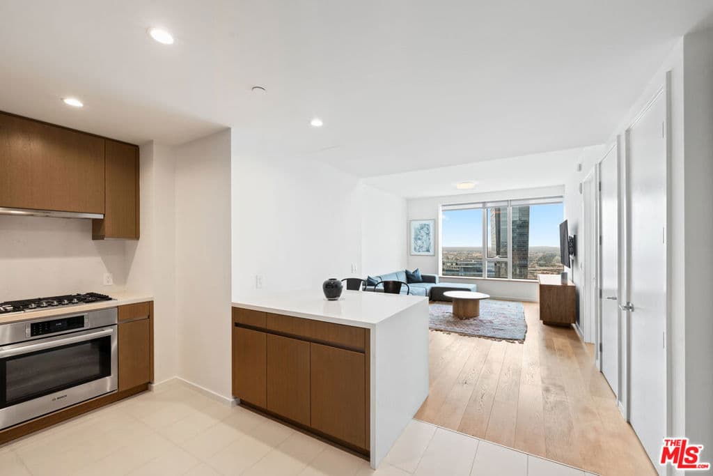 889 Francisco Street 3401