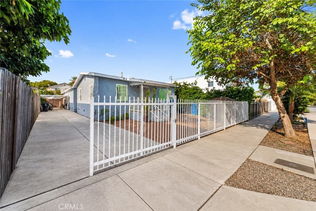 907 E 109th