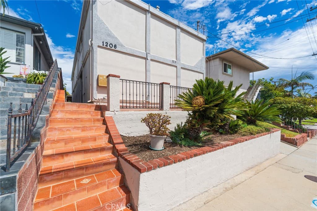 1206 W 25th Street