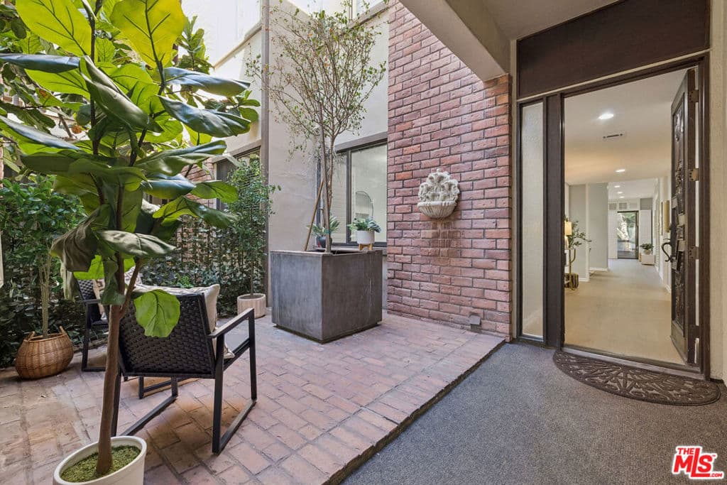 141 S Linden Drive 104