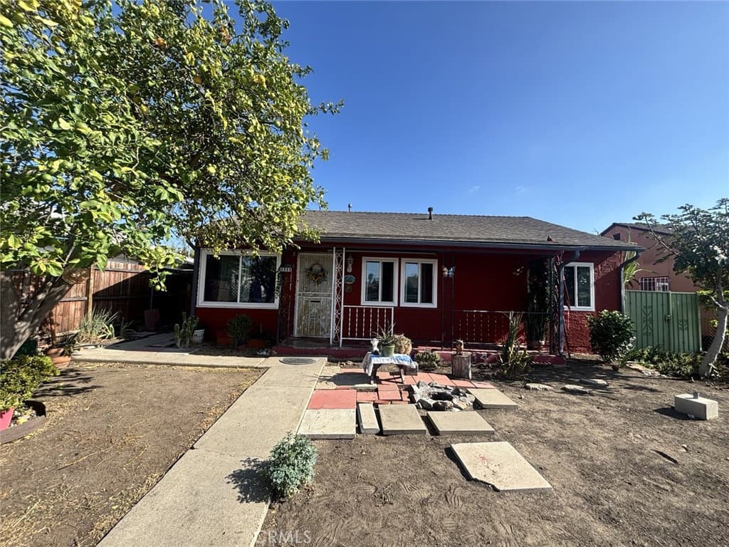 2314 W Alondra