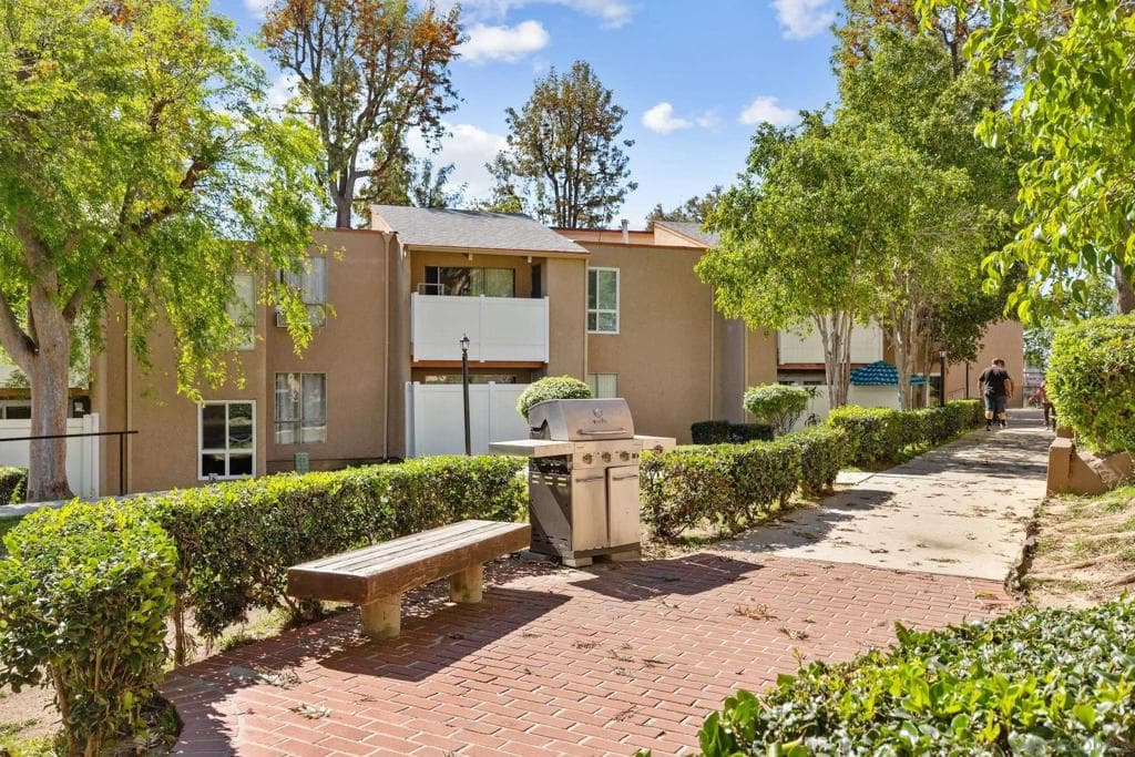 10331 Lindley Ave 266