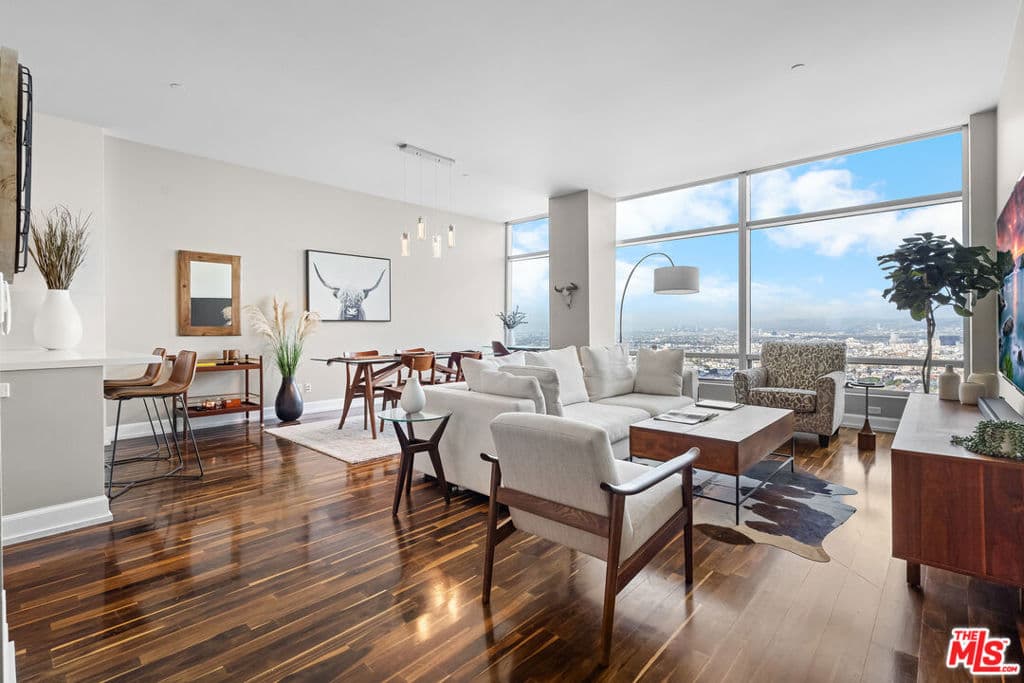 900 W Olympic Boulevard 40D