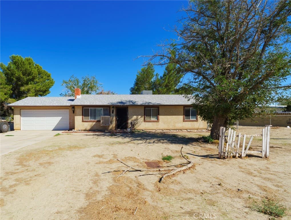 10821 E Avenue R14