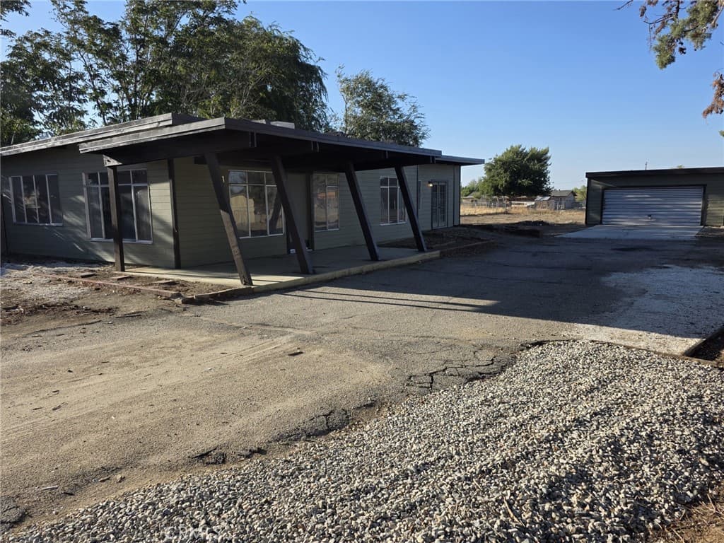 8955 E Avenue T12