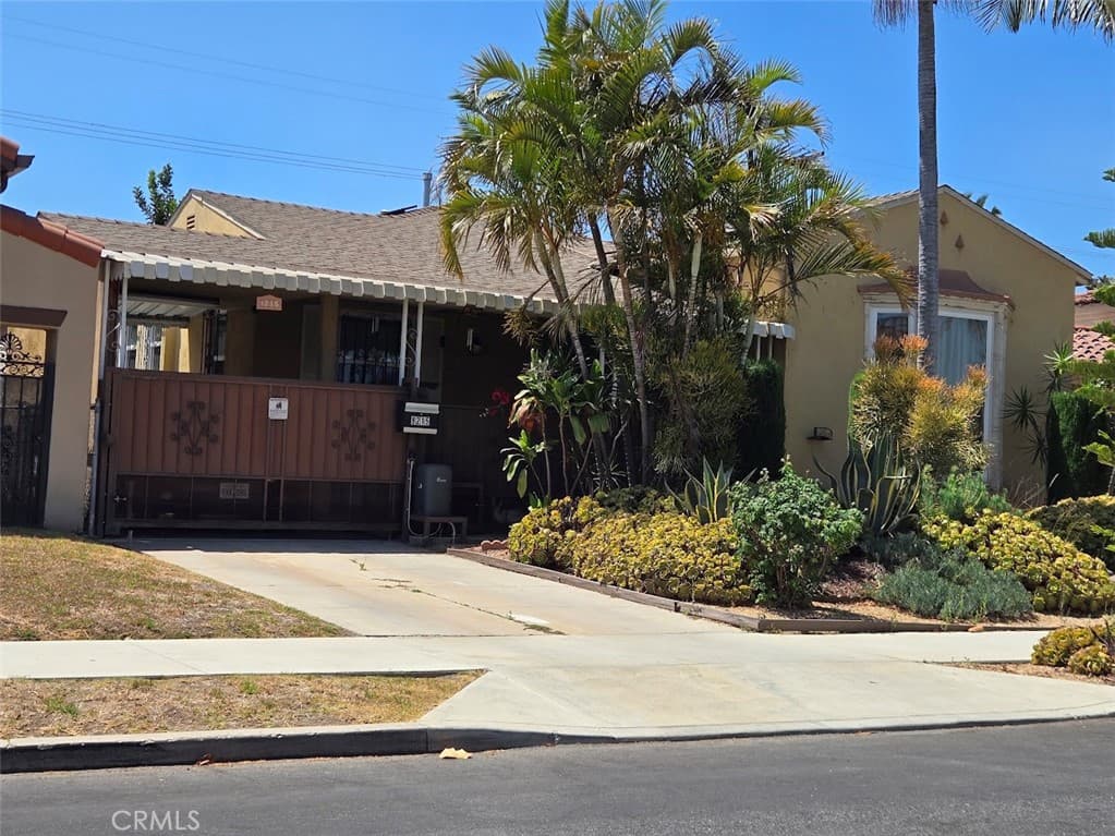 8215 S Mariposa