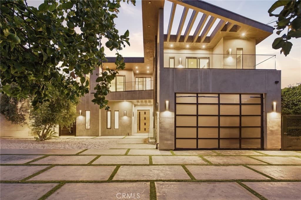 5239 Avenida Hacienda