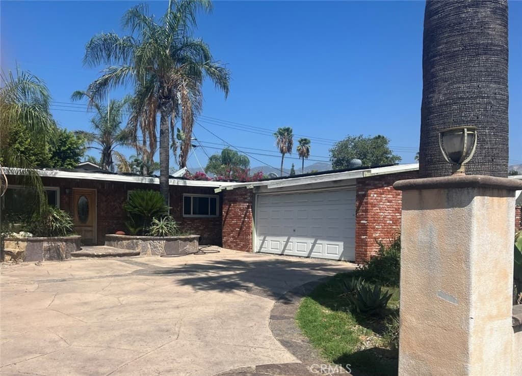 12937 Del Sur Street