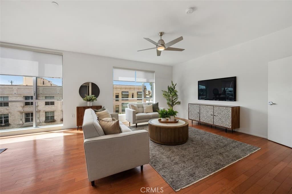 285 W 6th St 326