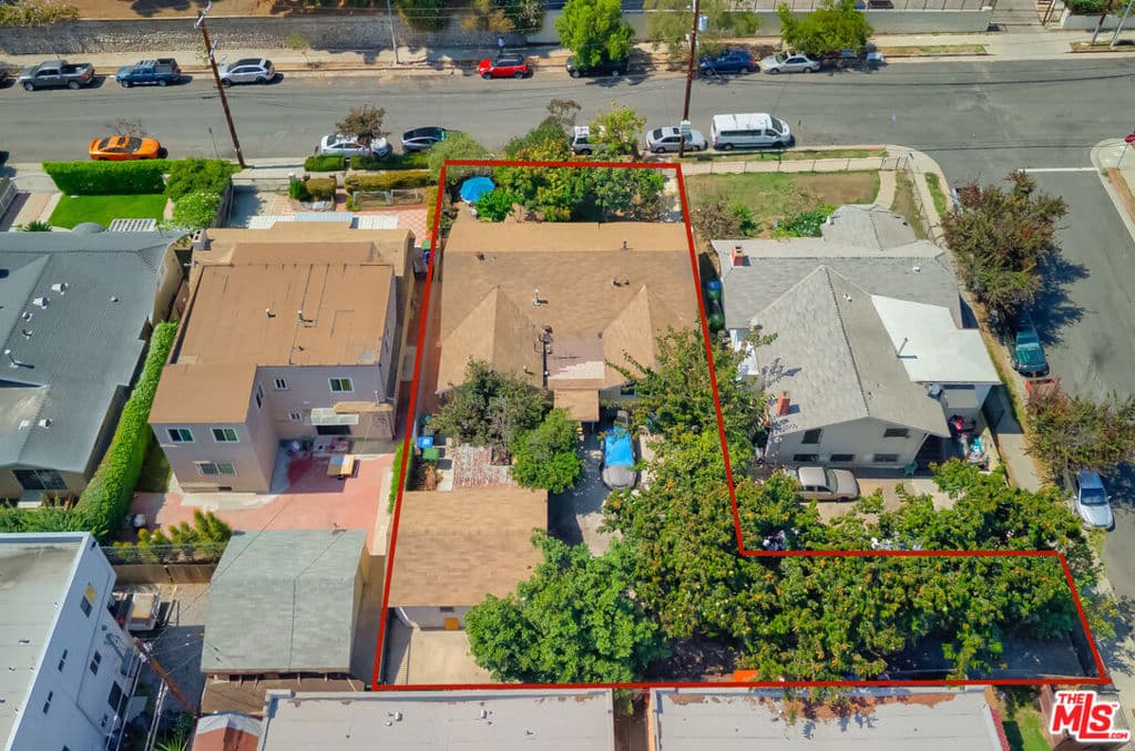 2304 S La Salle Avenue