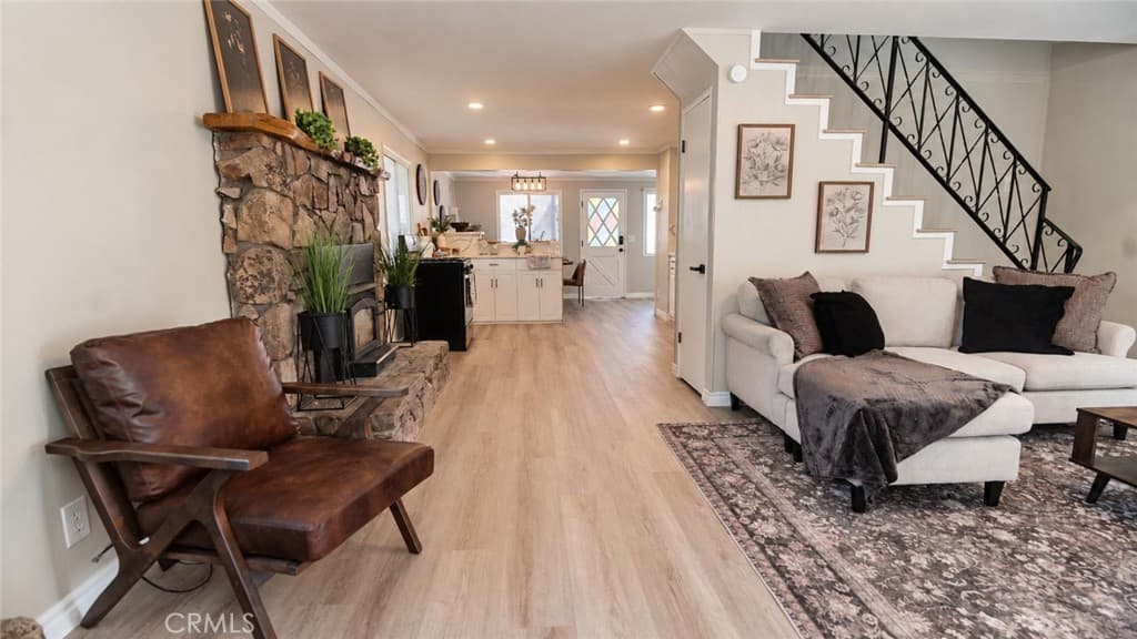 866 Lakewood Drive