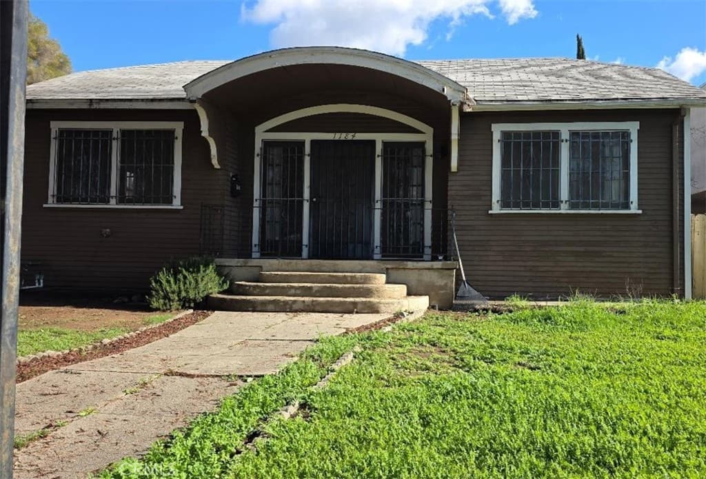 1184 N Kenmore