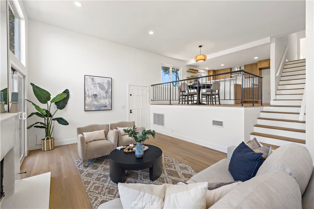 2707 Vanderbilt Lane 3
